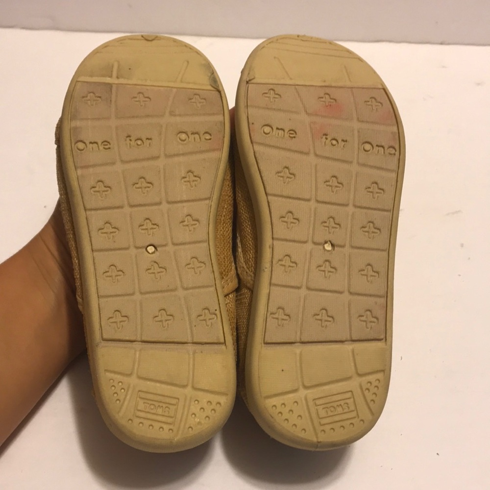 Toms - Picture 6 of 6